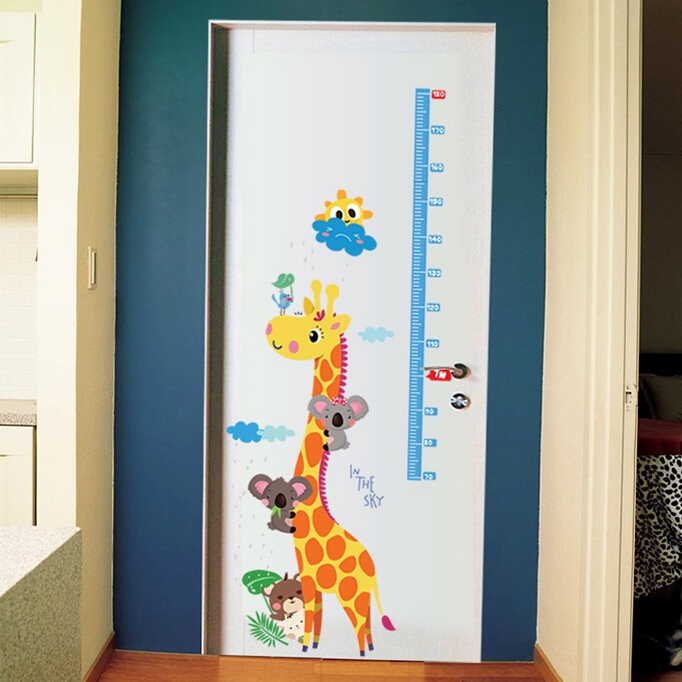 Väggdekor - Giraff med koalor / Mätsticka