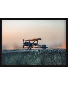 Affisch - Leksaks flygplan i solnedgång