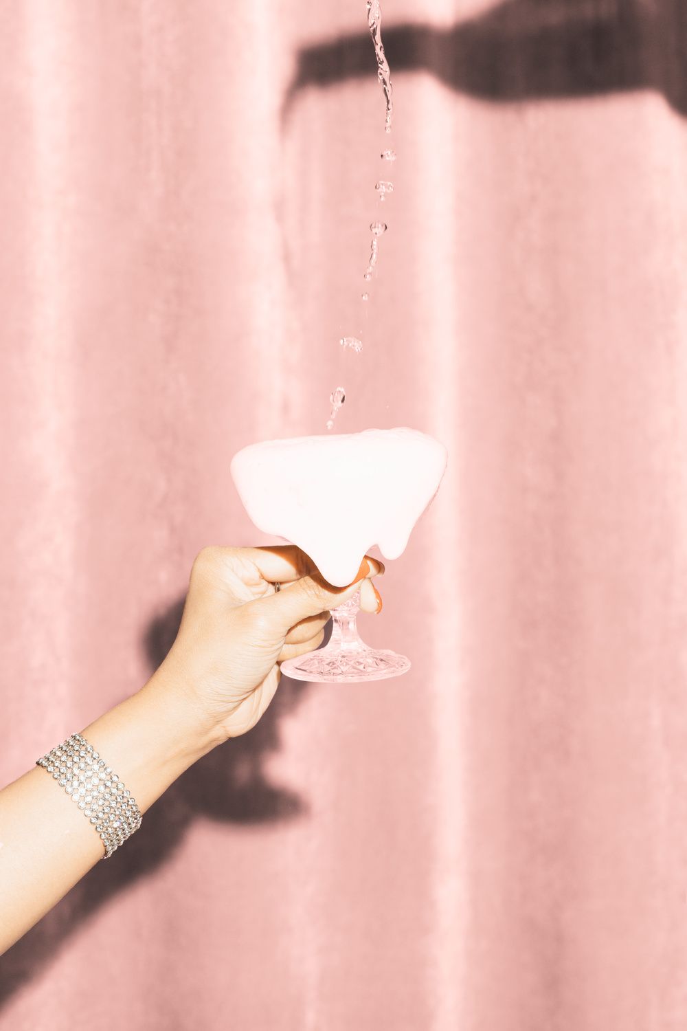 Poster - Elegant Champagne Hand