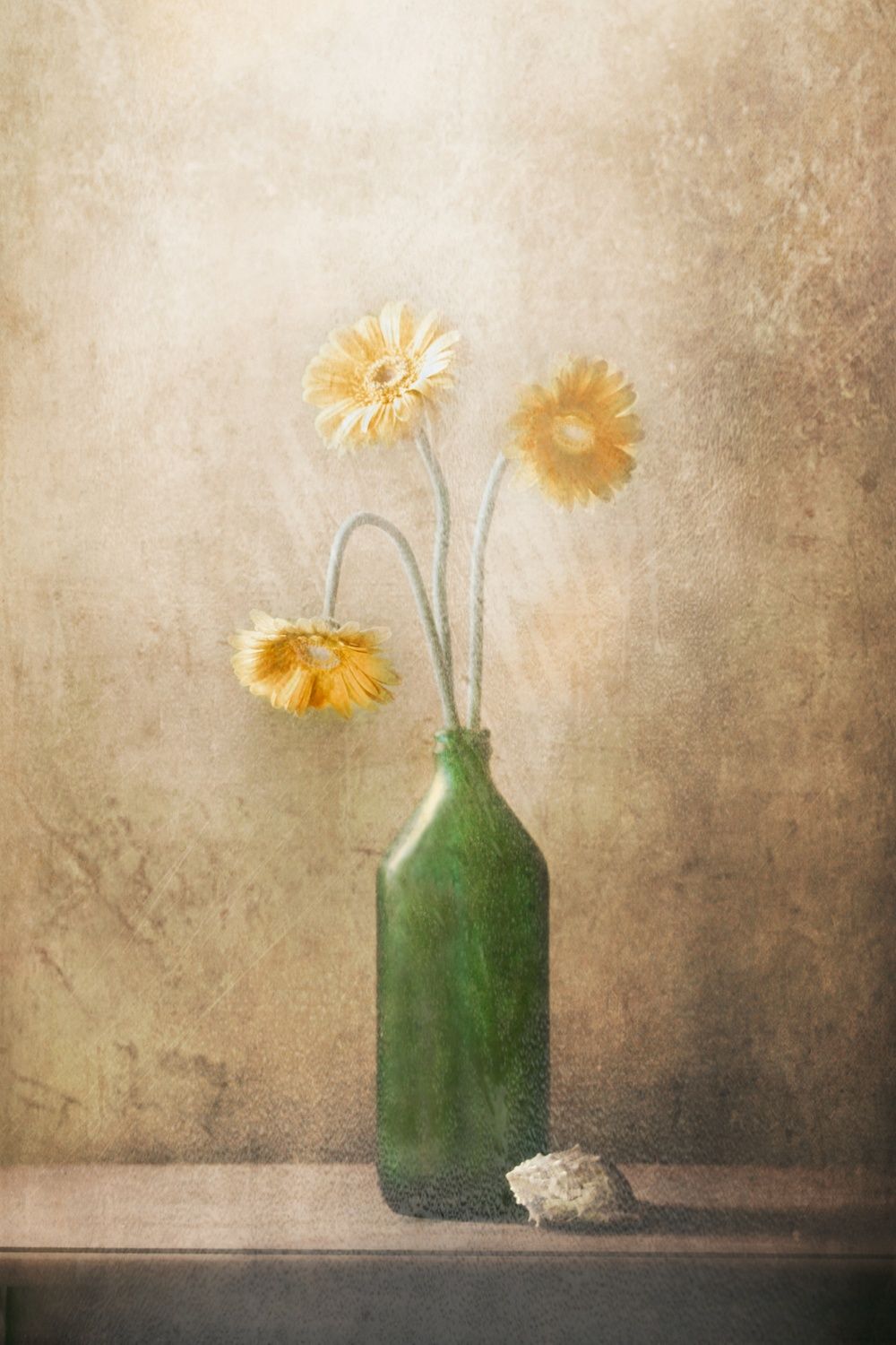 Poster - Gula blommor i vas