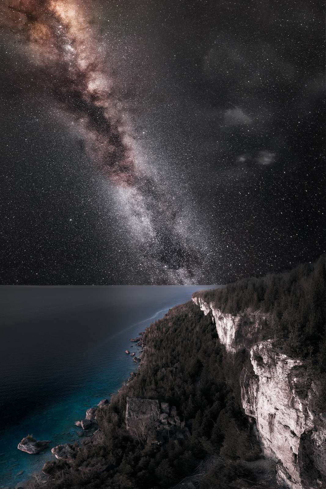 Poster - Stjärnklar natt över klippor