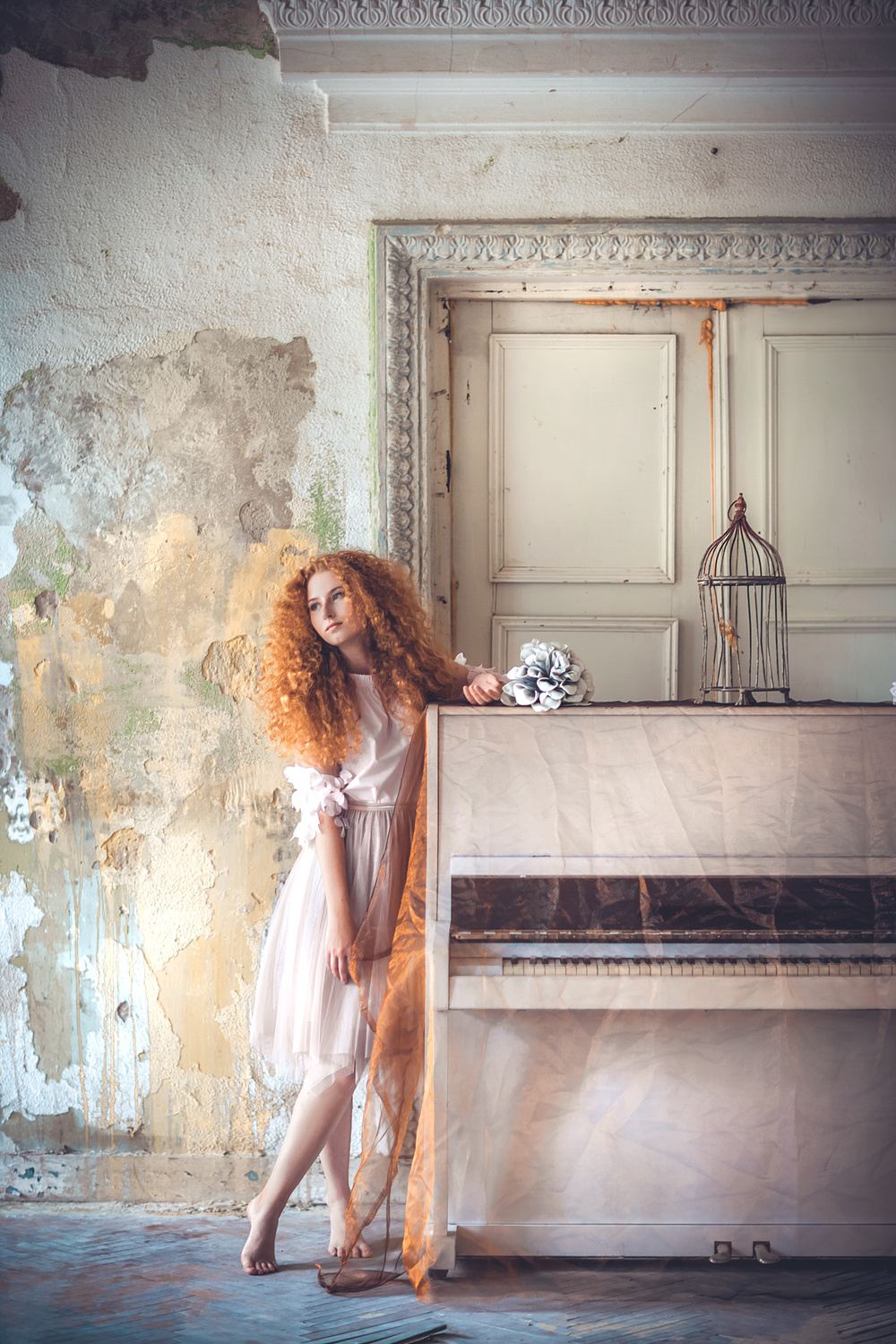 Poster - Elegant Flicka vid Piano